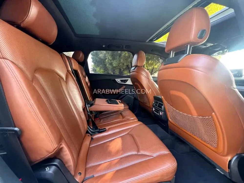Audi Q7 2016 for Sale in Sharjah Image-4