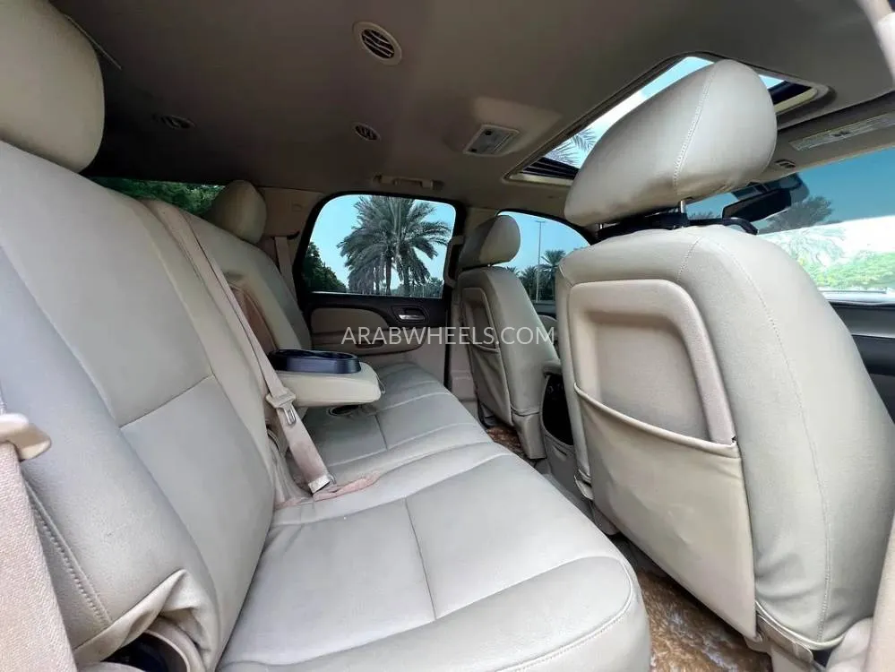 Chevrolet Tahoe 2011 for Sale in Sharjah Image-9