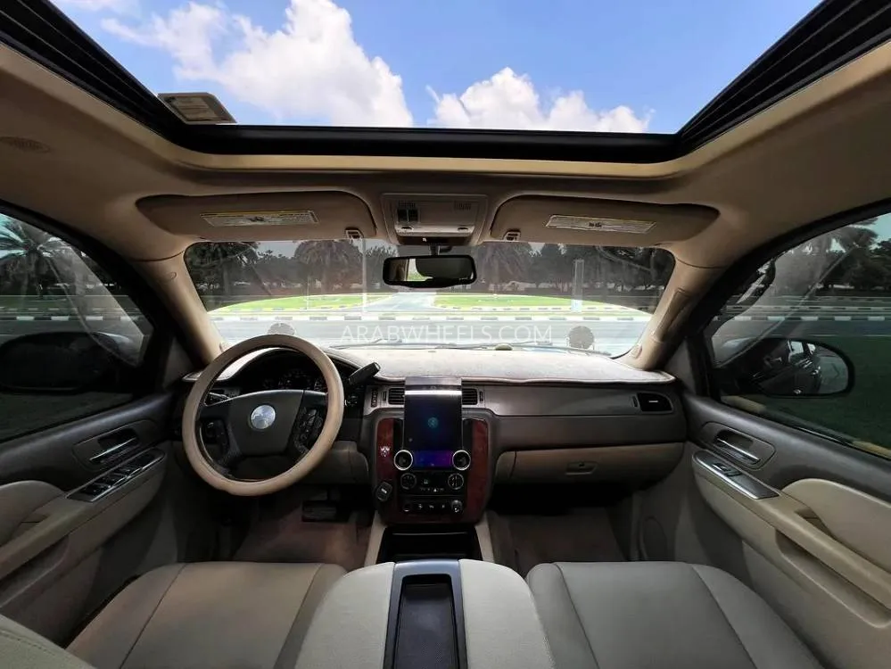 Chevrolet Tahoe 2011 for Sale in Sharjah Image-12