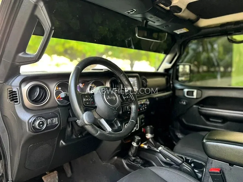 Jeep Wrangler 2018 for Sale in Sharjah Image-11