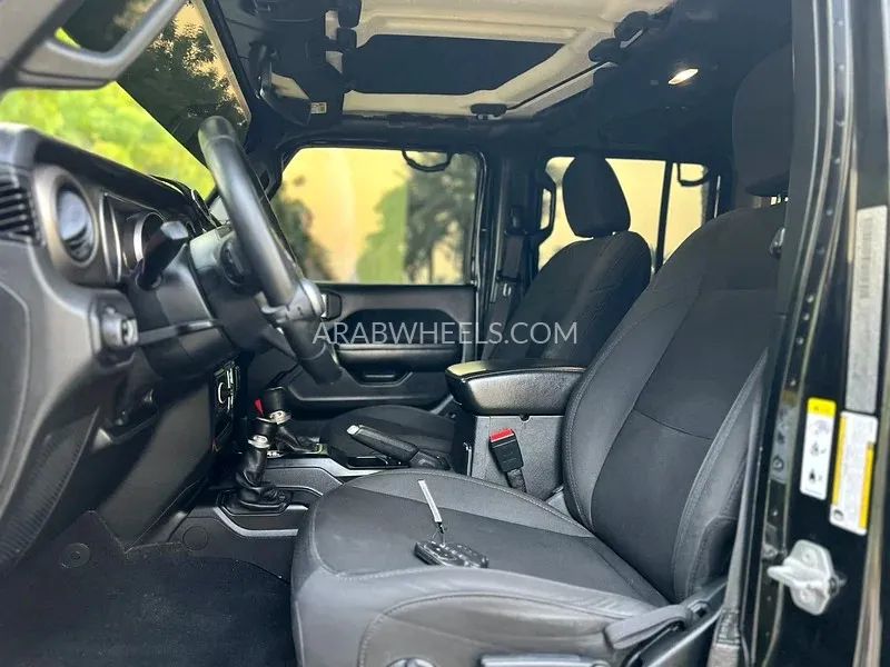 Jeep Wrangler 2018 for Sale in Sharjah Image-15