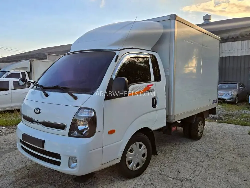 Kia Bongo 2017 for Sale in Sharjah Image-3