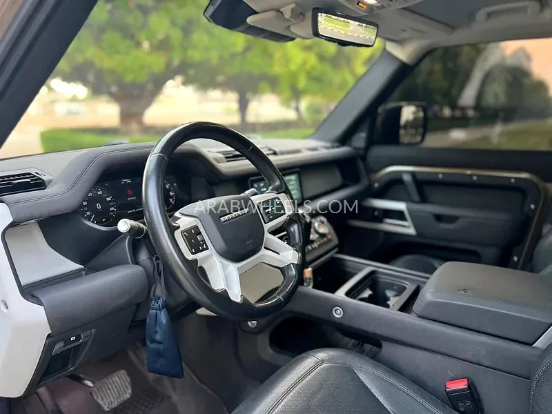 Land Rover Defender 2021 for Sale in Sharjah Image-18
