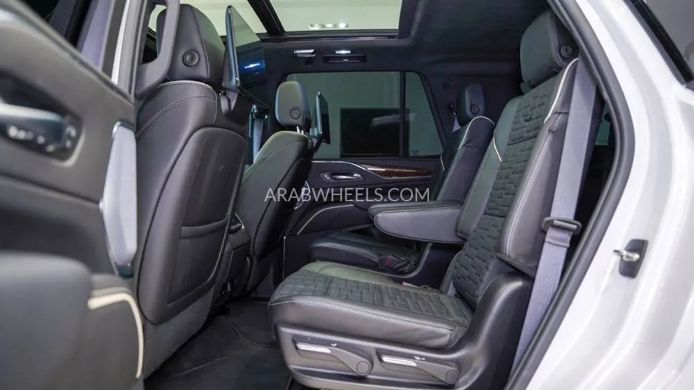 Cadillac Escalade 2024 for Sale in Sharjah Image-17