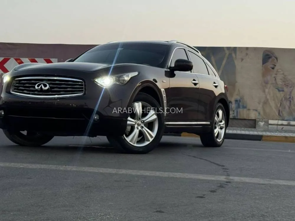Infiniti FX35 2010 for Sale in Sharjah Image-2