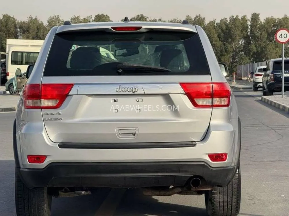 Jeep Cherokee 2012 for Sale in Sharjah Image-10