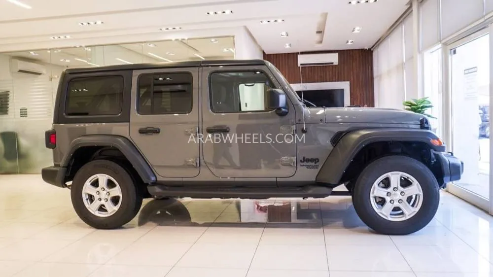 Jeep Wrangler 2021 for Sale in Sharjah Image-5