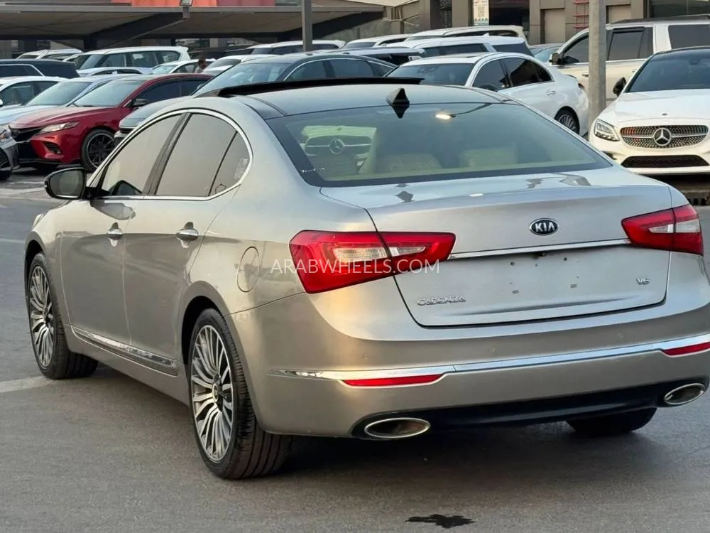 Kia Cadenza 2015 for Sale in Sharjah Image-6