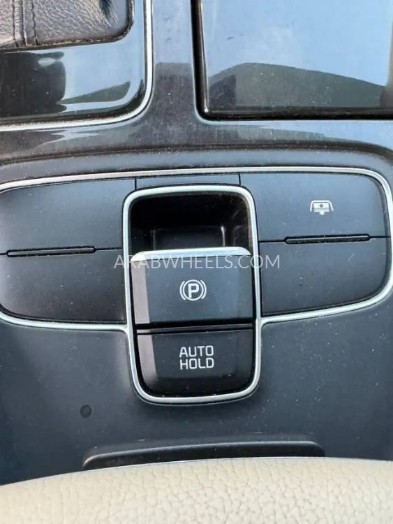 Kia Cadenza 2015 for Sale in Sharjah Image-13