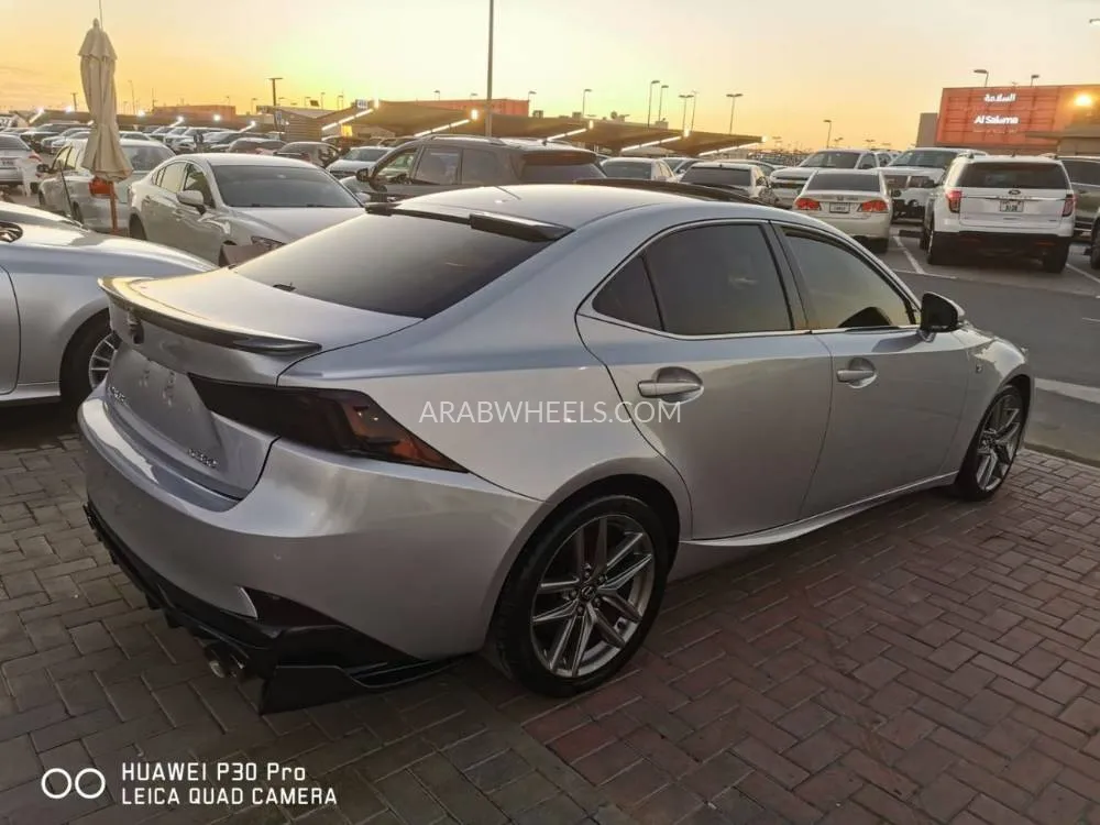 Lexus IS 2014 for Sale in Sharjah Image-15