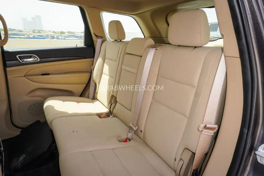 Jeep Cherokee 2021 for Sale in Dubai Image-19