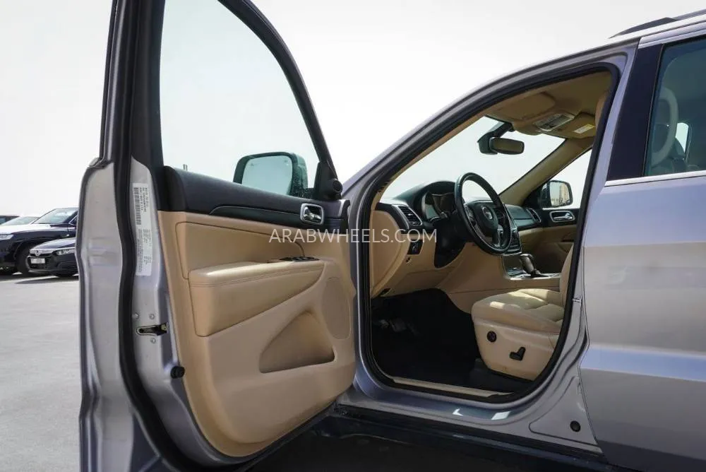 Jeep Cherokee 2022 for Sale in Dubai Image-8