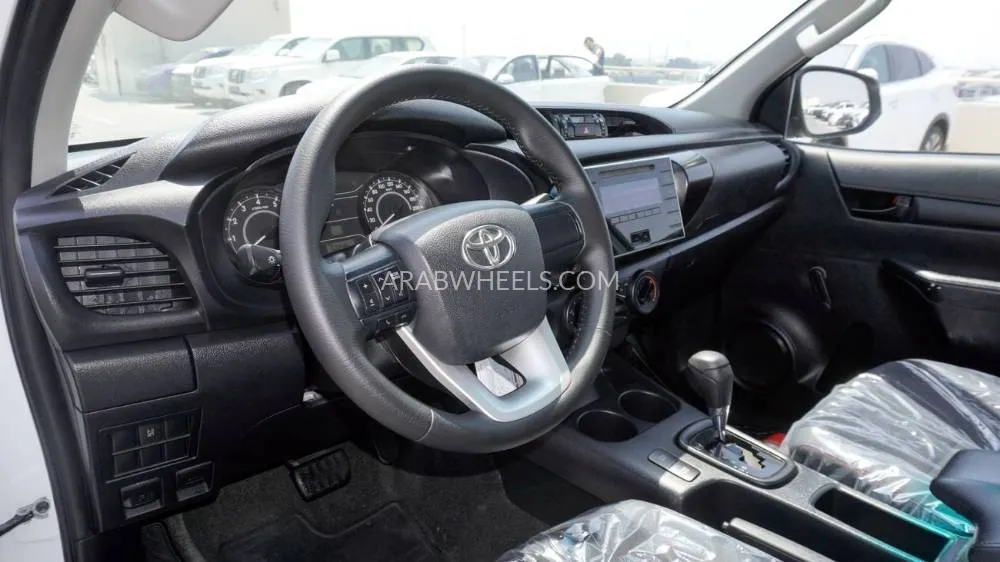 Toyota Hilux 2017 for Sale in Dubai Image-5