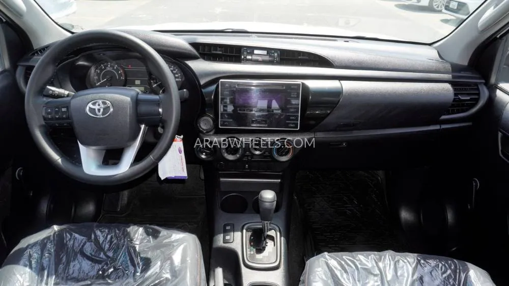 Toyota Hilux 2017 for Sale in Dubai Image-7