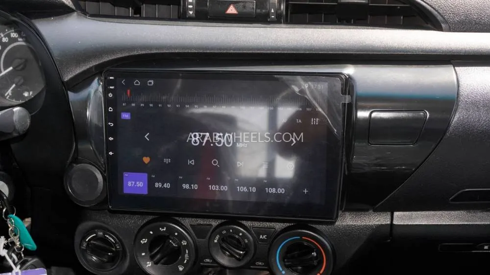 Toyota Hilux 2017 for Sale in Dubai Image-7