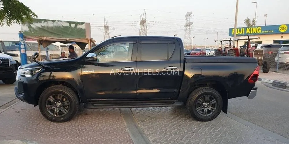 Toyota Hilux 2021 for Sale in Dubai Image-7