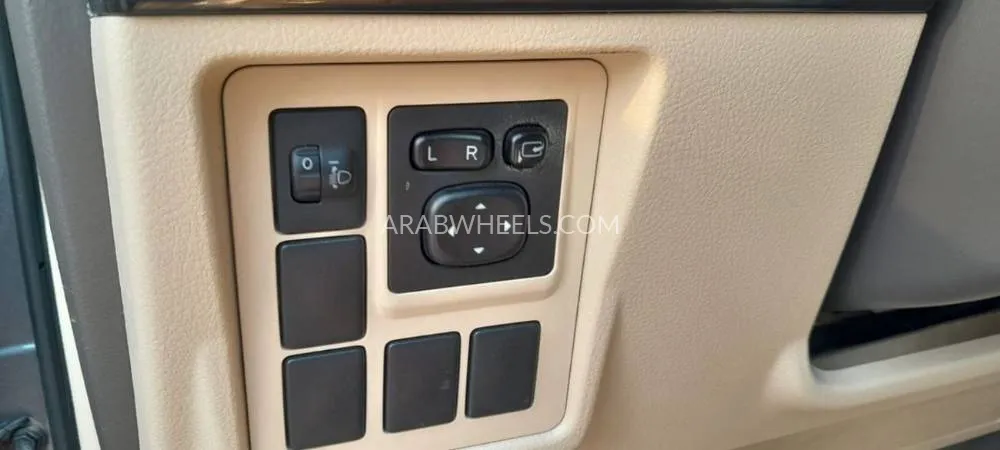 Toyota Land Cruiser Prado 2015 for Sale in Dubai Image-8