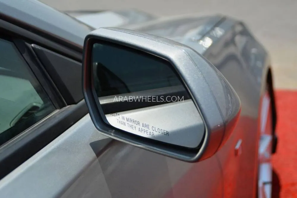 Chevrolet Camaro 2023 for Sale in Sharjah Image-7