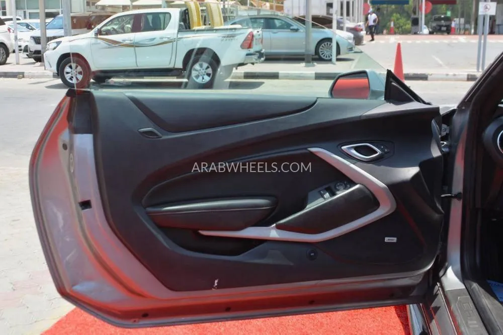 Chevrolet Camaro 2023 for Sale in Sharjah Image-18