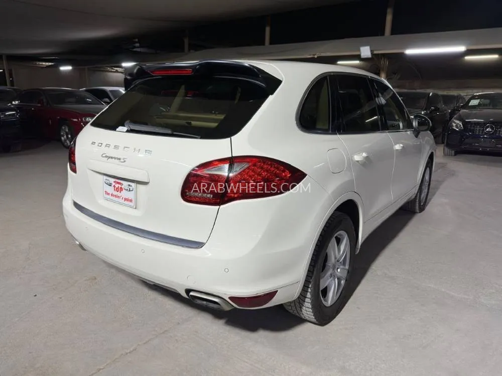 Porsche Cayenne 2012 for Sale in Dubai Image-2