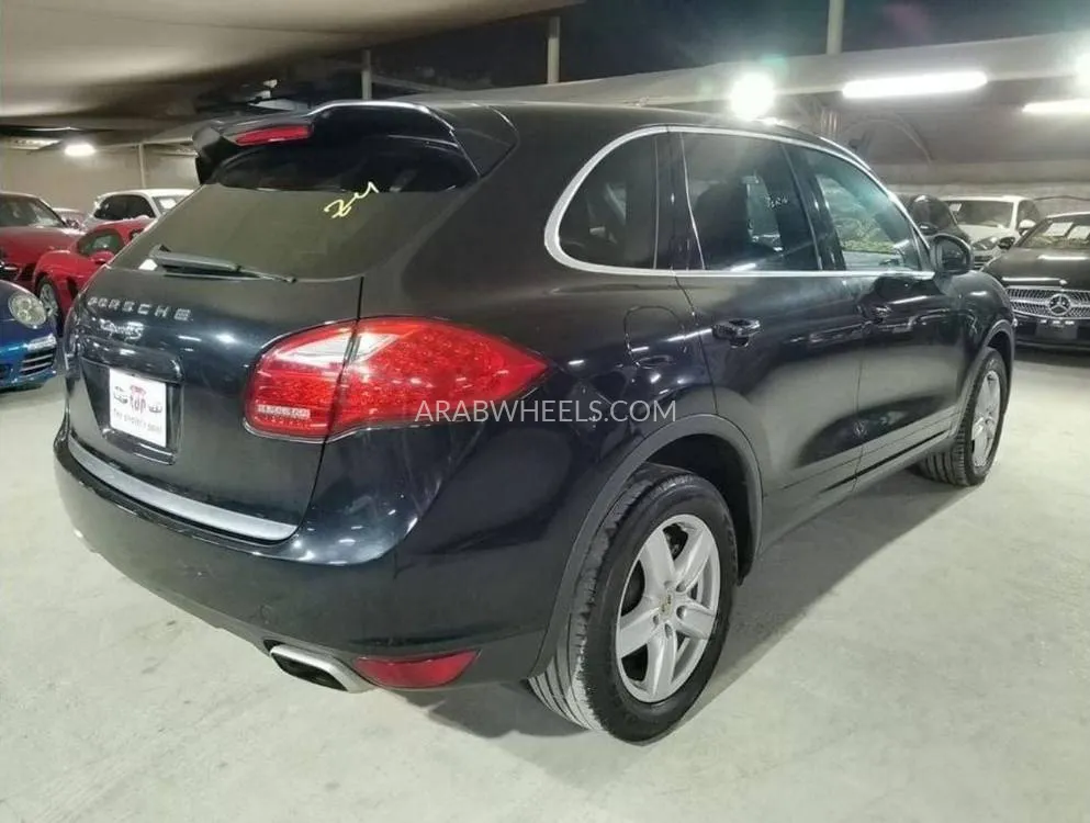 Porsche Cayenne 2012 for Sale in Dubai Image-2