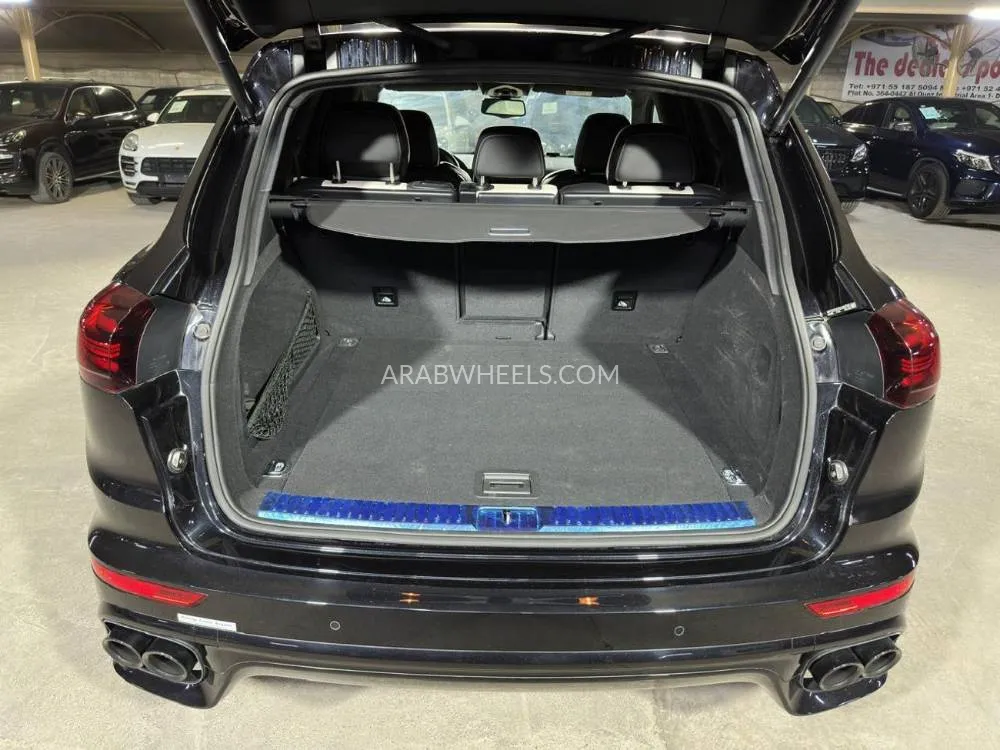 Porsche Cayenne 2016 for Sale in Dubai Image-12