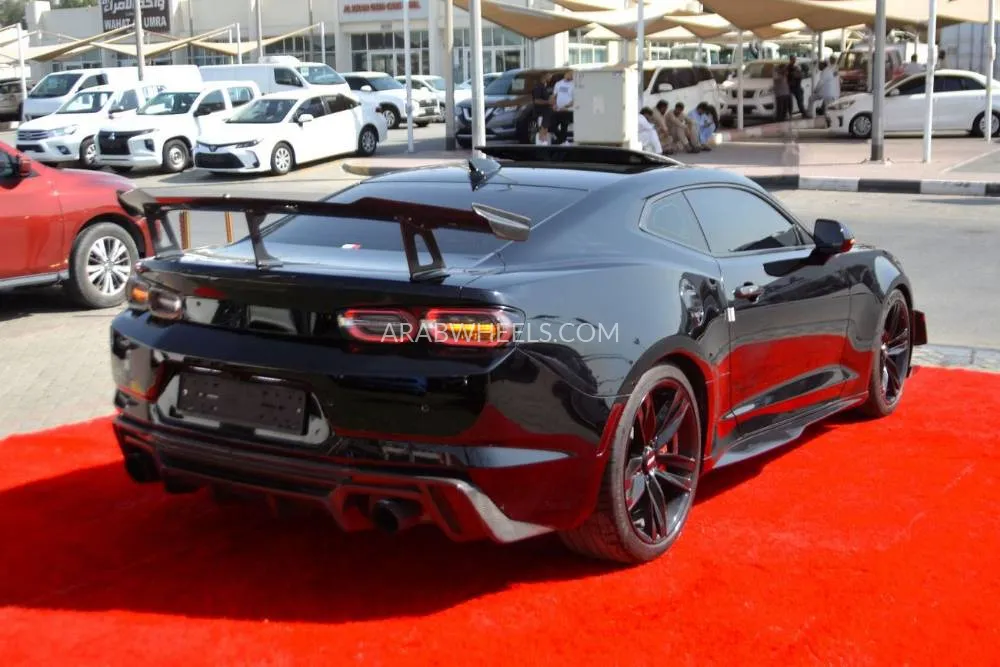 Chevrolet Camaro 2019 for Sale in Sharjah Image-5