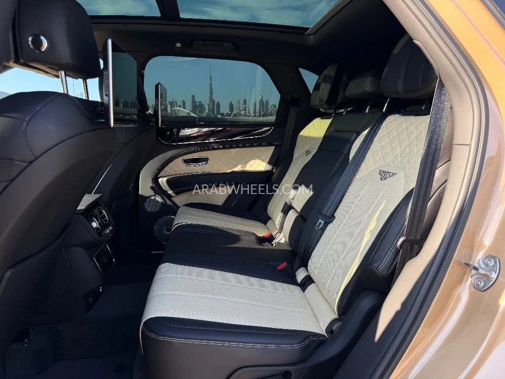 Bentley Bentayga 2022 for Sale in Dubai Image-9