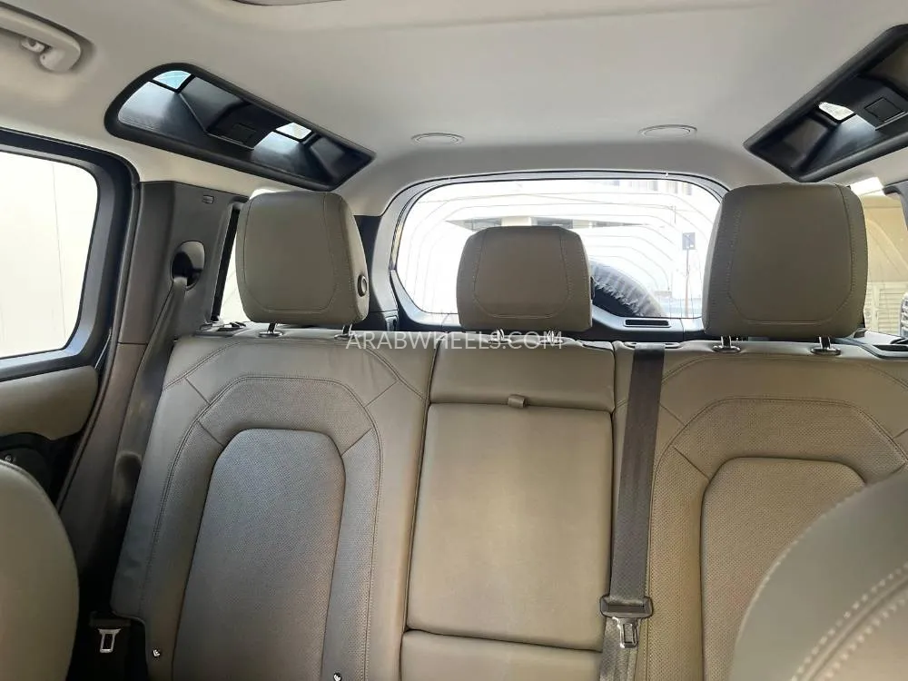 Land Rover Defender 2023 for Sale in Dubai Image-16
