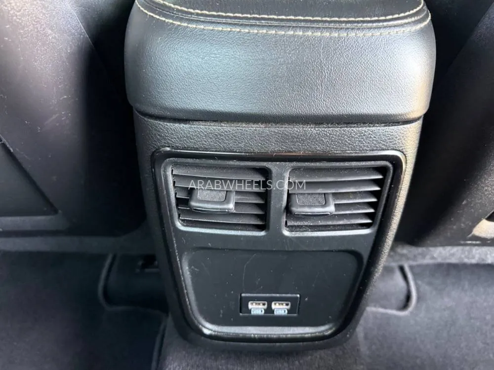 كرايسلر 300 2019 for Sale in الشارقة Image-11