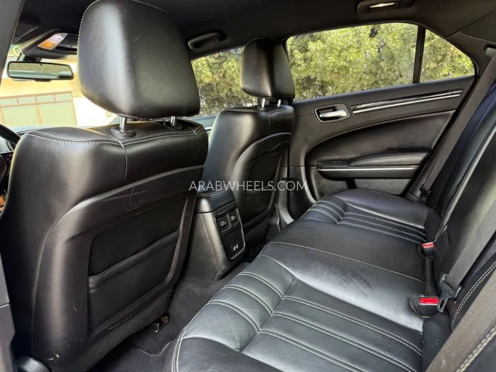 كرايسلر 300 2019 for Sale in الشارقة Image-15