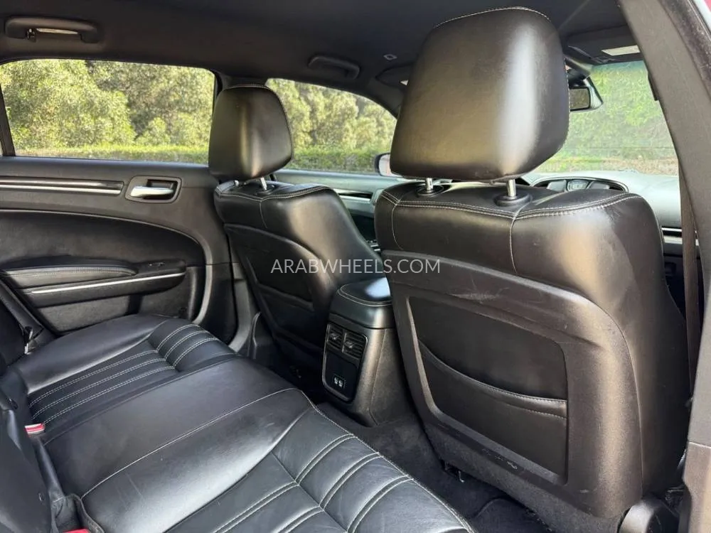 كرايسلر 300 2019 for Sale in الشارقة Image-16