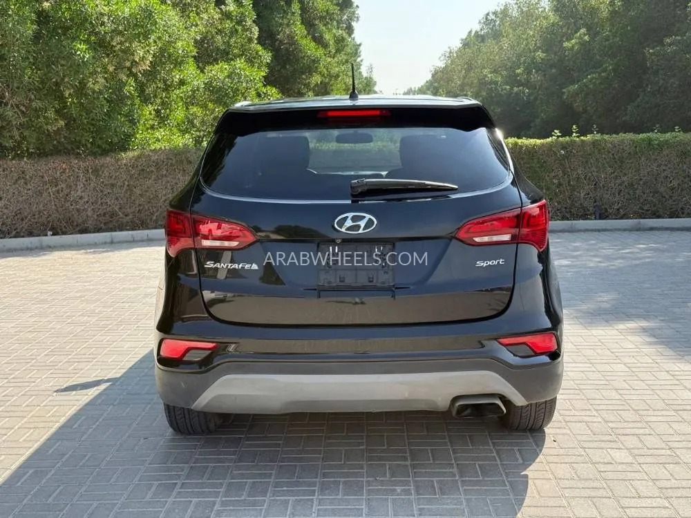 Hyundai Grand Santa Fe 2018 for Sale in Sharjah Image-4