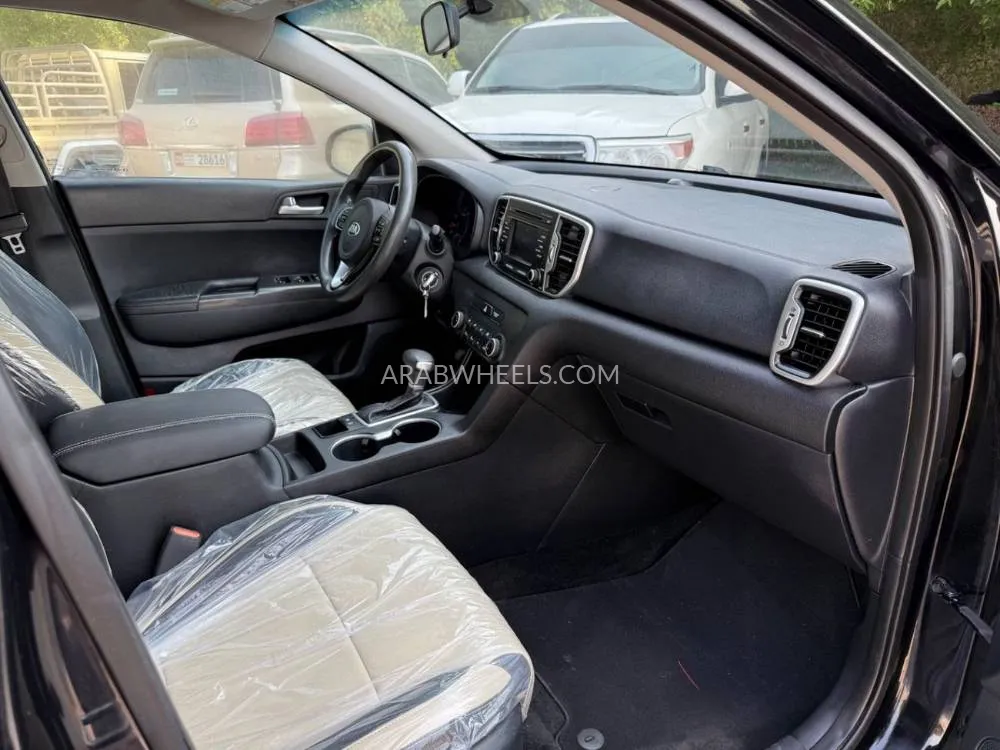 Kia Sportage 2017 for Sale in Sharjah Image-16