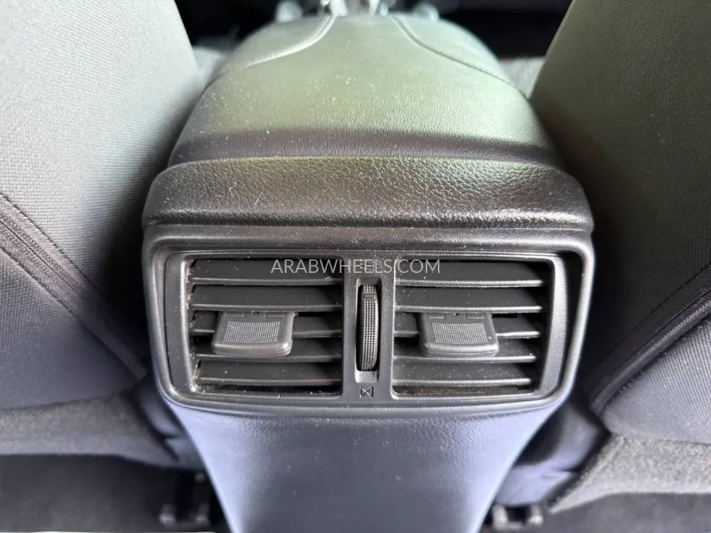 Nissan Rogue 2018 for Sale in Sharjah Image-12