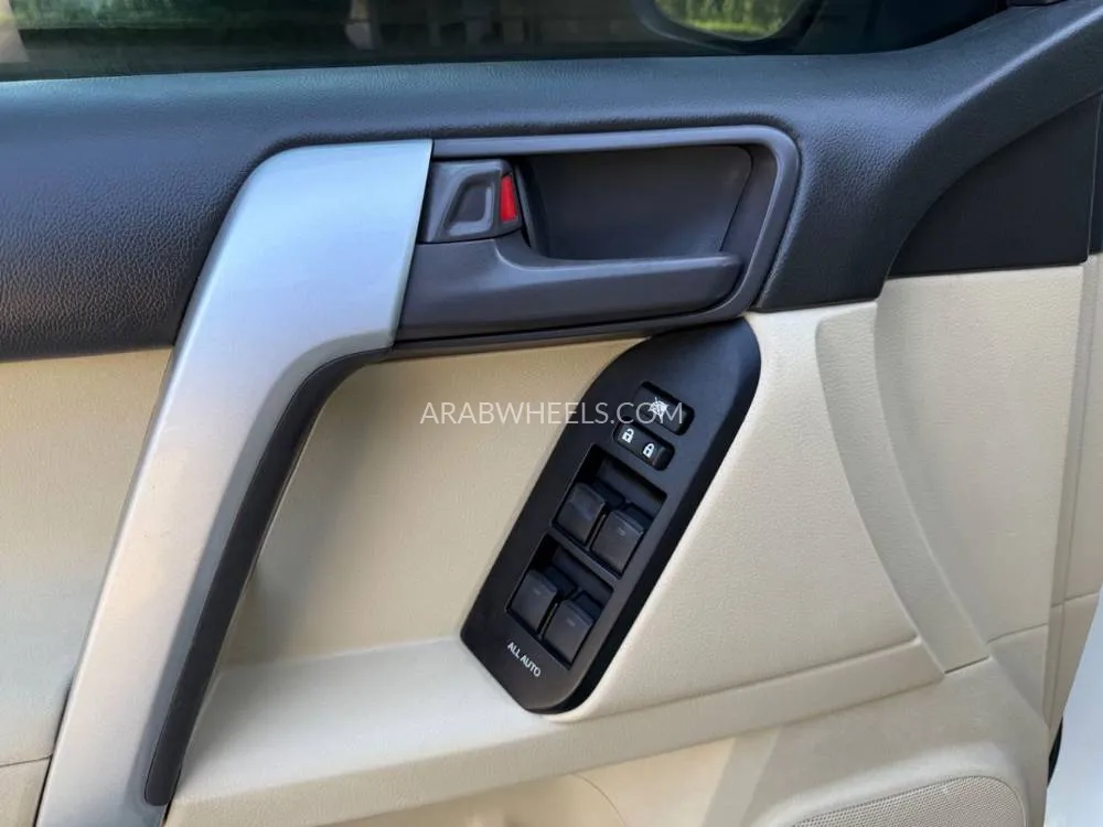 Toyota Land Cruiser Prado 2016 for Sale in Sharjah Image-13