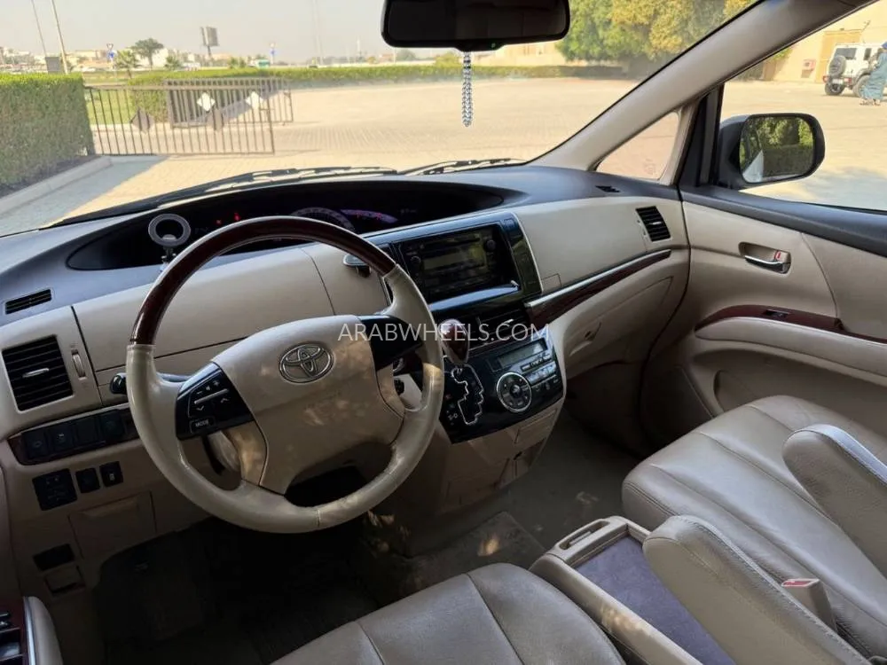 Toyota Previa 2020 for Sale in Sharjah Image-16