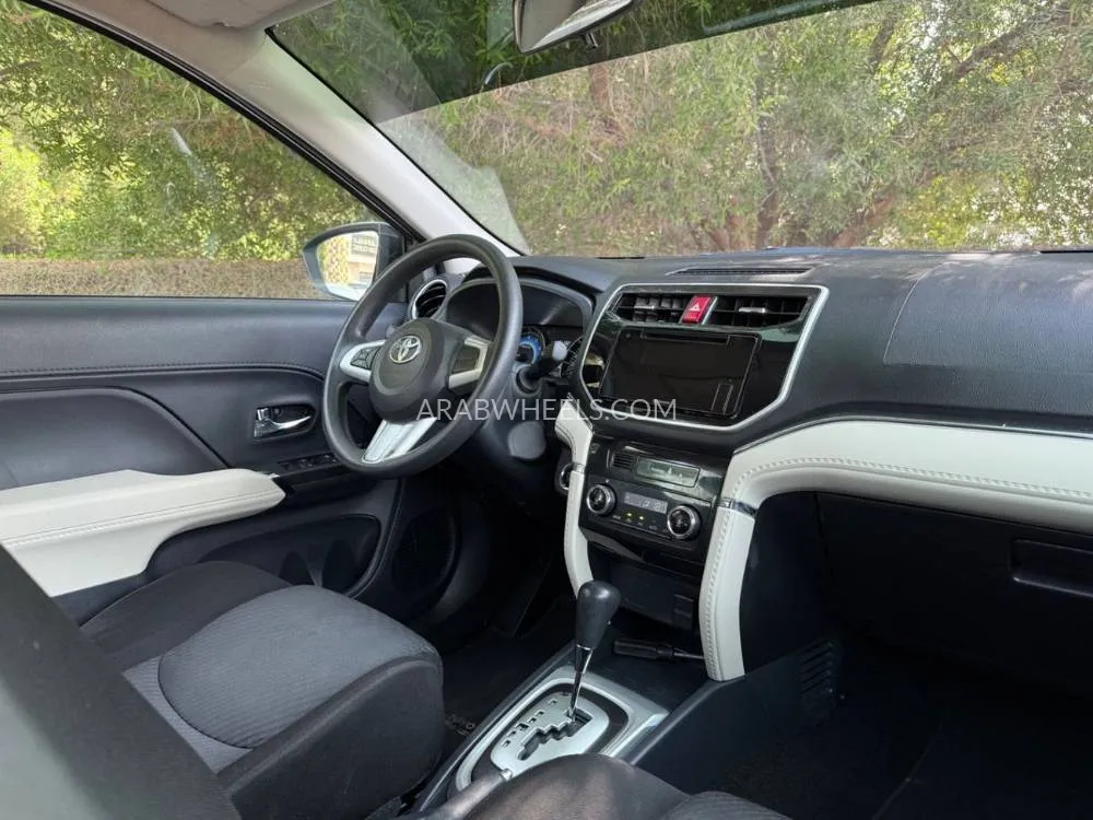 Toyota Rush 2023 for Sale in Sharjah Image-18