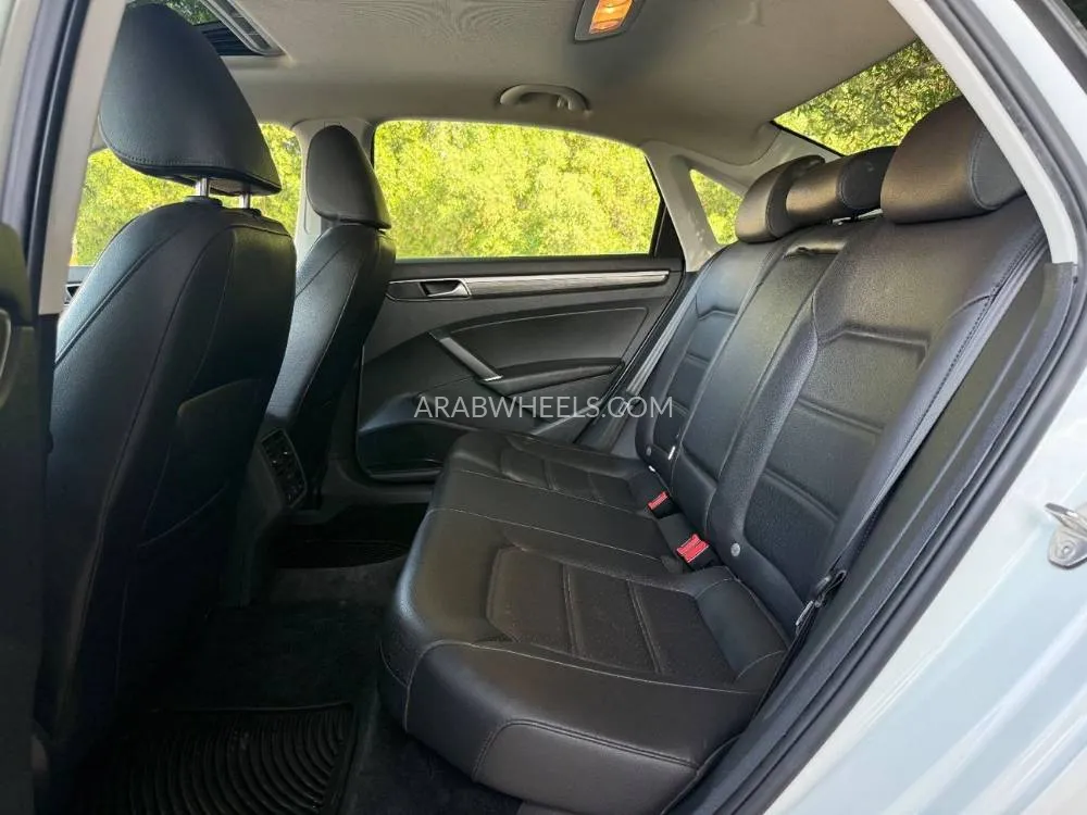 Volkswagen Passat 2018 for Sale in Sharjah Image-15