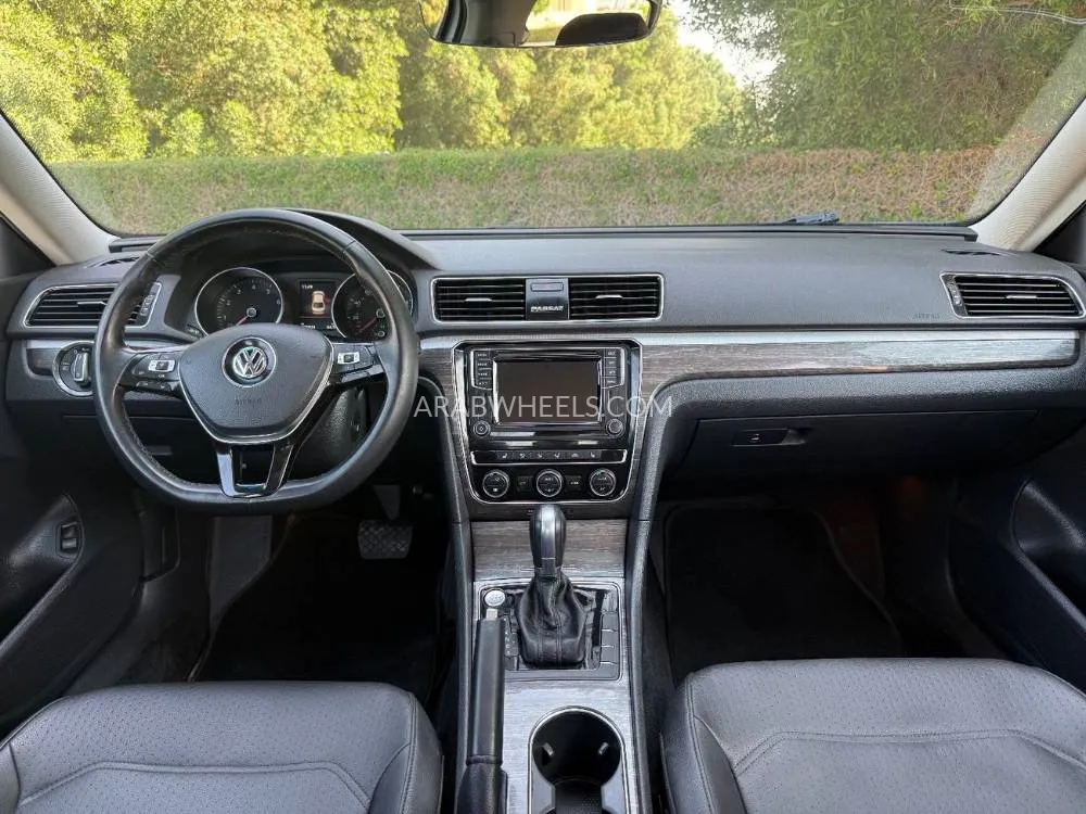 Volkswagen Passat 2018 for Sale in Sharjah Image-18