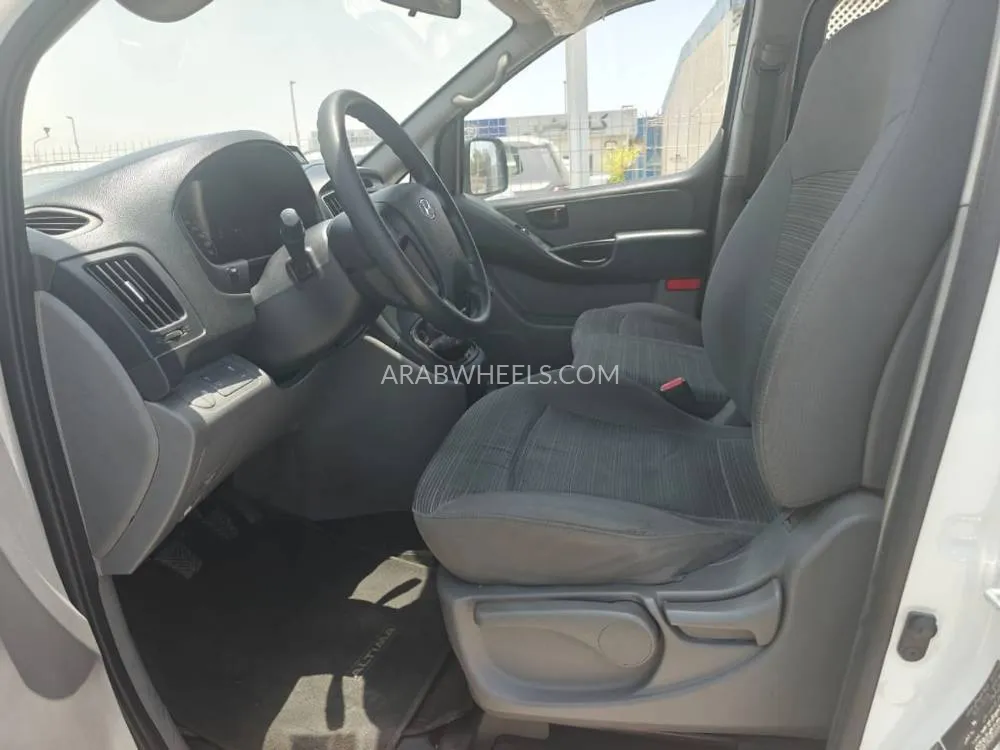 Hyundai H-1 Starex 2019 for Sale in Ajman Image-2