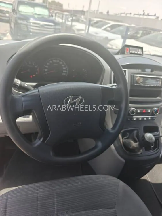 Hyundai H-1 Starex 2019 for Sale in Ajman Image-3