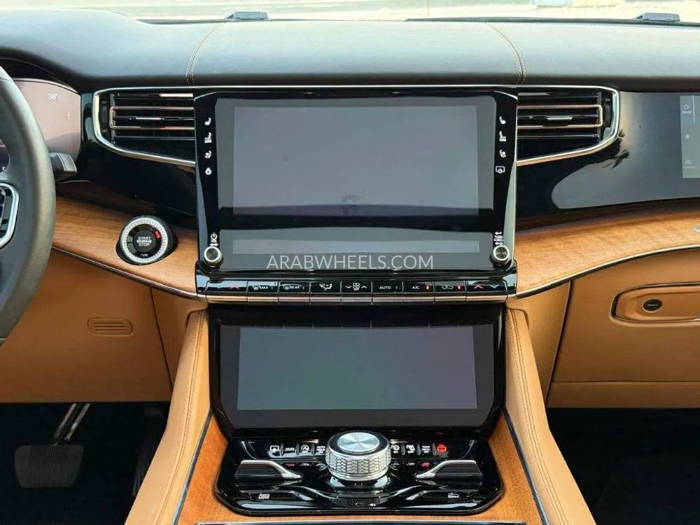 Jeep Grand Wagoneer 2023 for Sale in Dubai Image-11
