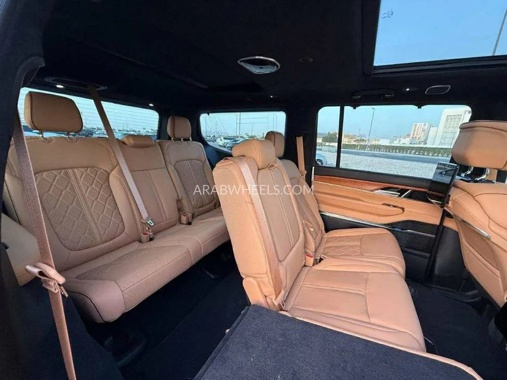 Jeep Grand Wagoneer 2023 for Sale in Dubai Image-14