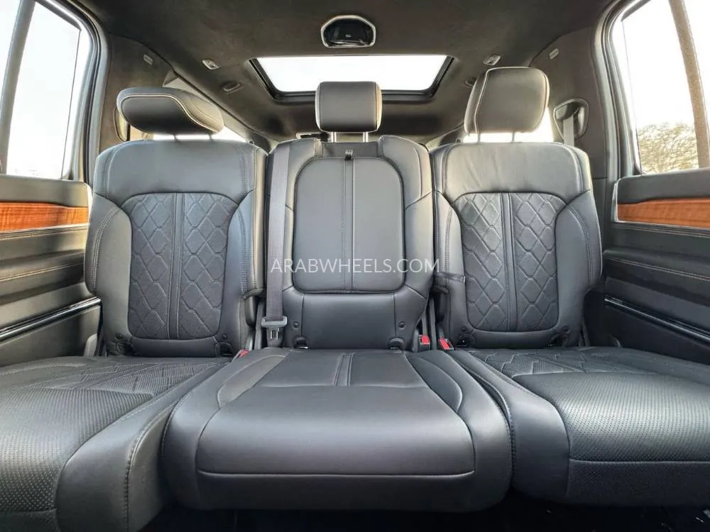 Jeep Grand Wagoneer 2023 for Sale in Dubai Image-14