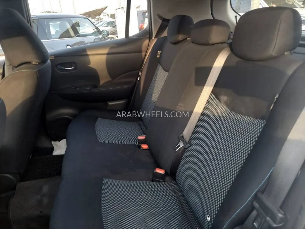 Nissan Leaf 2020 for Sale in Ajman Image-9