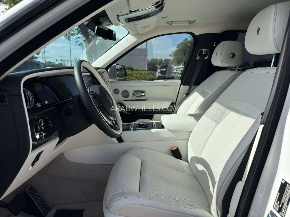 Rolls Royce Cullinan 2025 for Sale in Dubai Image-4
