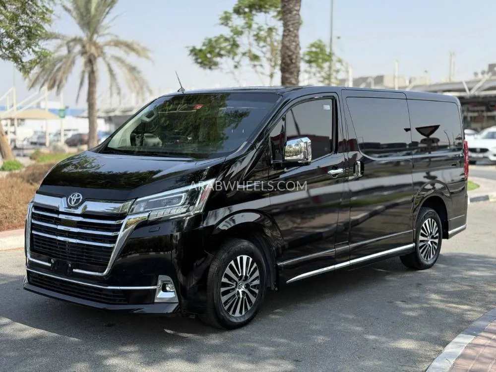 Toyota Hiace 2022 for Sale in Dubai Image-3