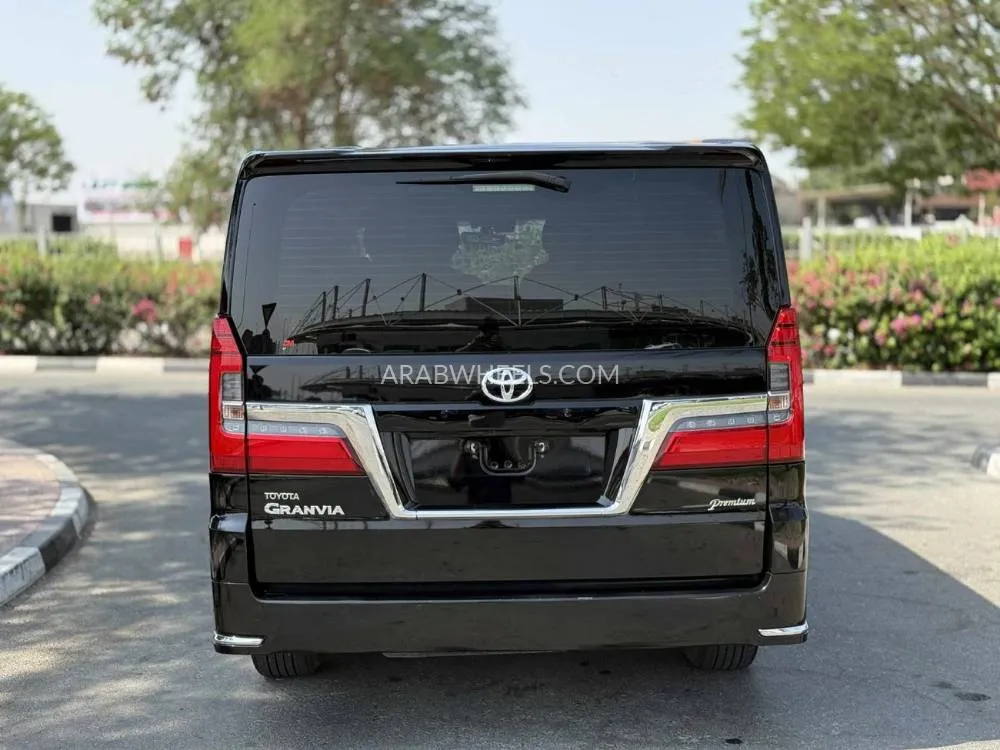Toyota Hiace 2022 for Sale in Dubai Image-13