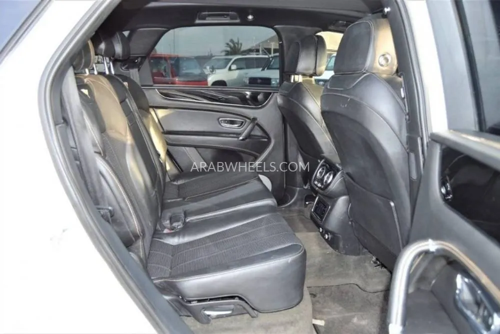 Bentley Bentayga 2017 for Sale in Dubai Image-9